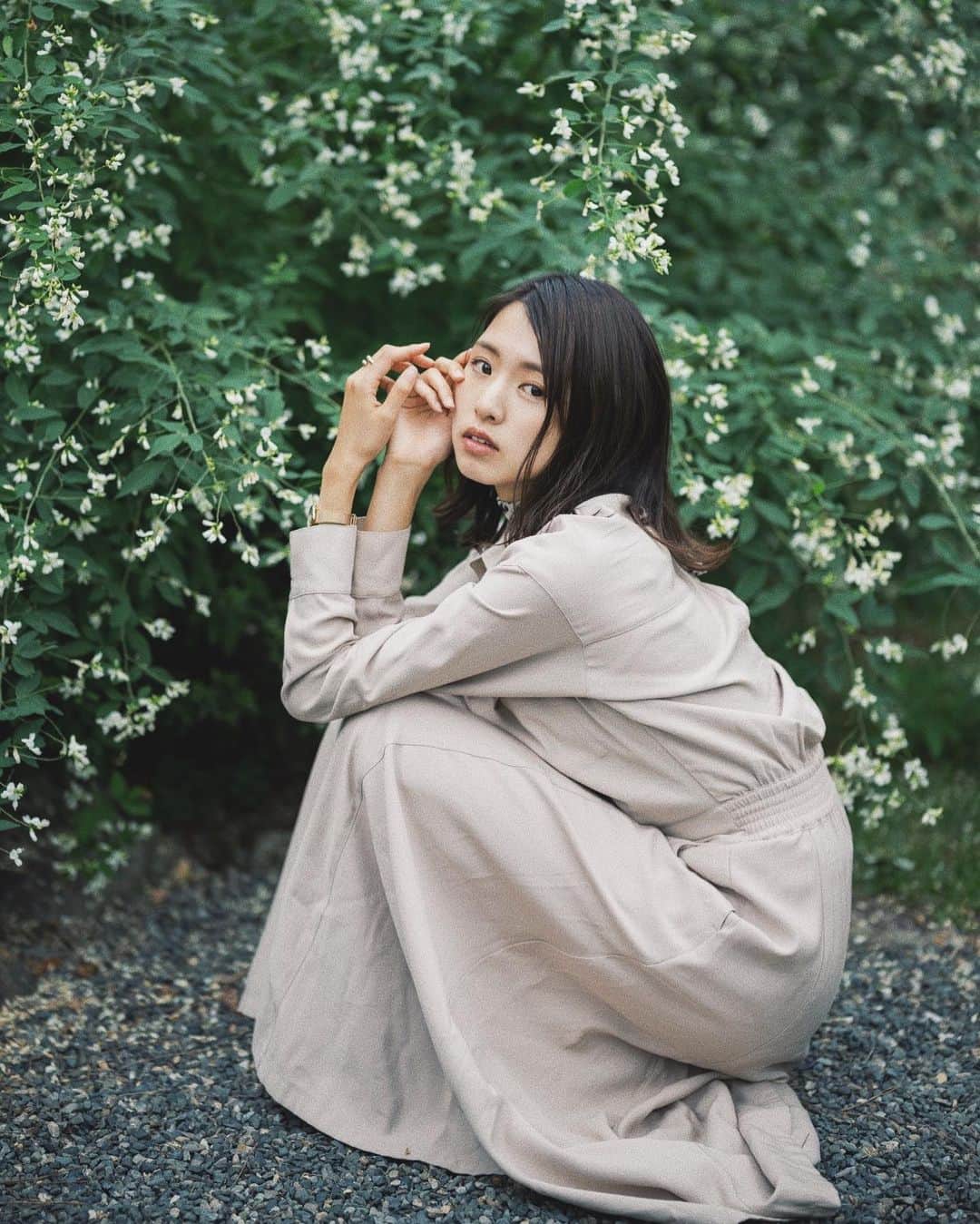 のインスタグラム：「. また寒くなってくしゃみが🤧  . .  #missandmrryukoku #ポートレート #関西 #京都 #ミスキャン #ミスグランプリ #ミスコレ　#ミスオブミス2020 #momo撮影会 #高身長モデル #momo撮影会in関西　#ポートレートしま専科 #ファインダー越しの私の世界 #いいね返し #お洒落さんと繋がりたい #2020ss #関西写真部share #下鴨神社 前にあった庭園とこ」