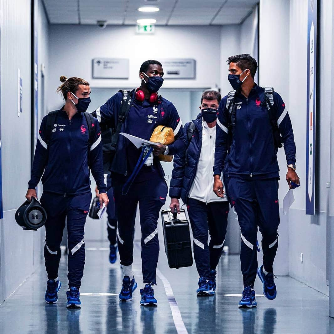 サッカー フランス代表チームさんのインスタグラム写真 - (サッカー フランス代表チームInstagram)「Les Bleus sont bien arrivés au Stade de France 🏟️ Début du match dans moins de 2h 💪🇫🇷 ! #FiersdetreBleus #FRACRO - Well arrived 👌」10月8日 2時54分 - equipedefrance