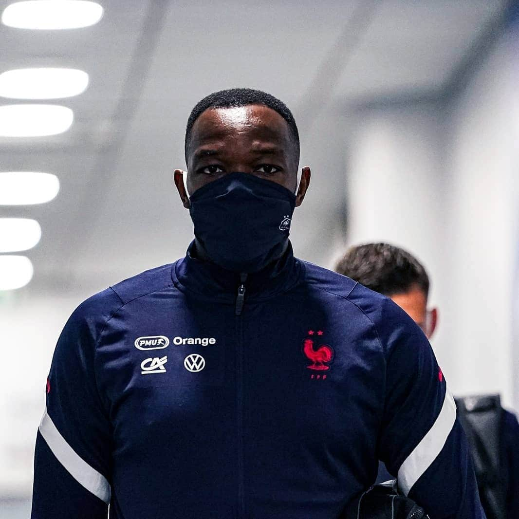 サッカー フランス代表チームさんのインスタグラム写真 - (サッカー フランス代表チームInstagram)「Les Bleus sont bien arrivés au Stade de France 🏟️ Début du match dans moins de 2h 💪🇫🇷 ! #FiersdetreBleus #FRACRO - Well arrived 👌」10月8日 2時54分 - equipedefrance