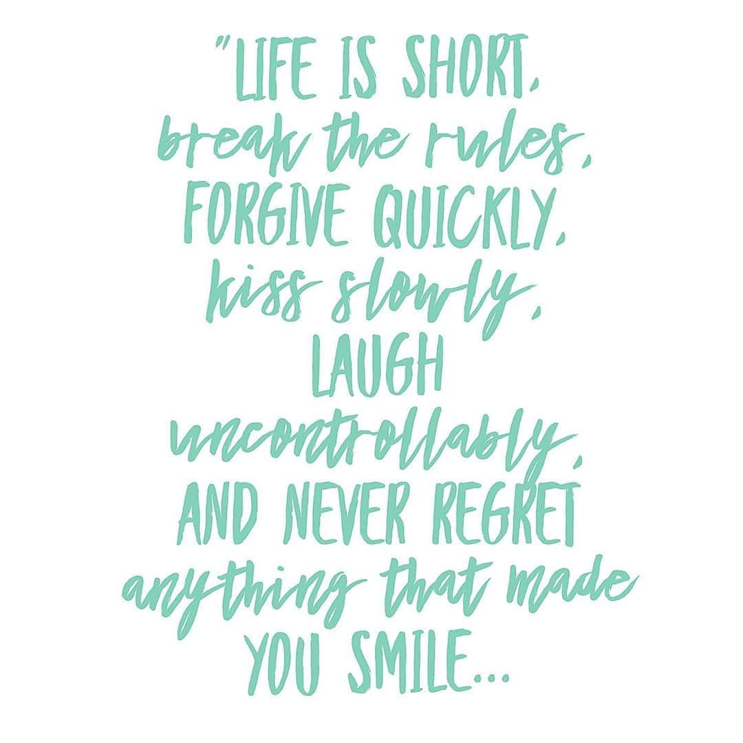 ブリアンナ・ブラウンさんのインスタグラム写真 - (ブリアンナ・ブラウンInstagram)「"Life is short, break the rules, forgive quickly, kiss slowly, laugh uncontrollably, and never regret anything that made you smile.  Twenty years from now you will be more disappointed by the things you didn't do than by the ones you did. So throw off the bowlines.  Sail away from the safe harbor.  Catch the trade winds in your sails. Explore. Dream. Discover.” #MarkTwain ☾」10月8日 3時06分 - briannabrownkeen