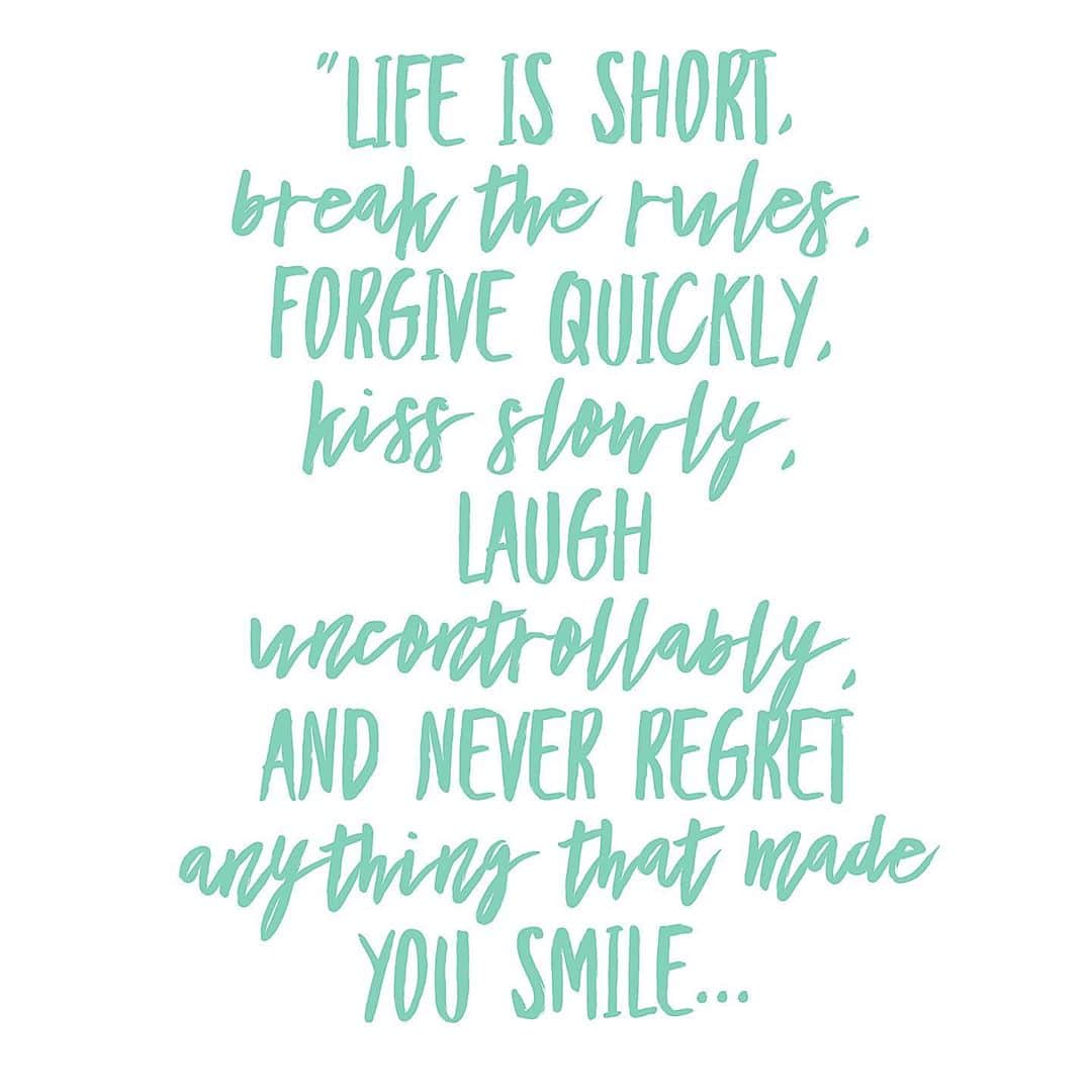 ブリアンナ・ブラウンのインスタグラム：「"Life is short, break the rules, forgive quickly, kiss slowly, laugh uncontrollably, and never regret anything that made you smile.  Twenty years from now you will be more disappointed by the things you didn't do than by the ones you did. So throw off the bowlines.  Sail away from the safe harbor.  Catch the trade winds in your sails. Explore. Dream. Discover.” #MarkTwain ☾」