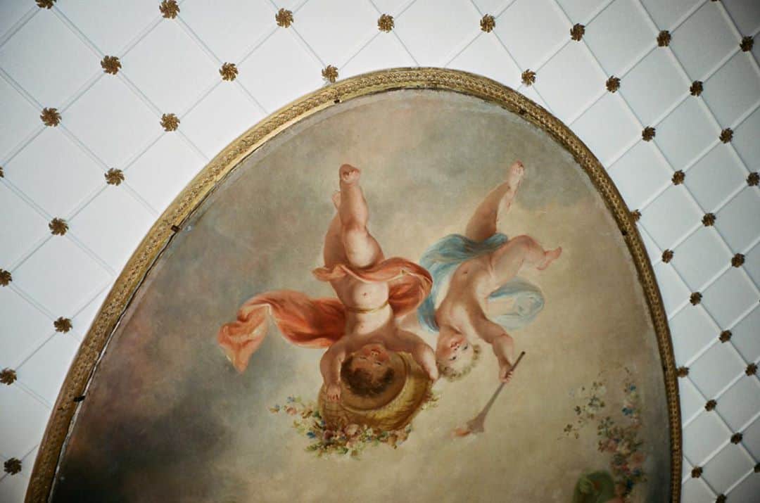 のインスタグラム：「cherubs on the ceiling」