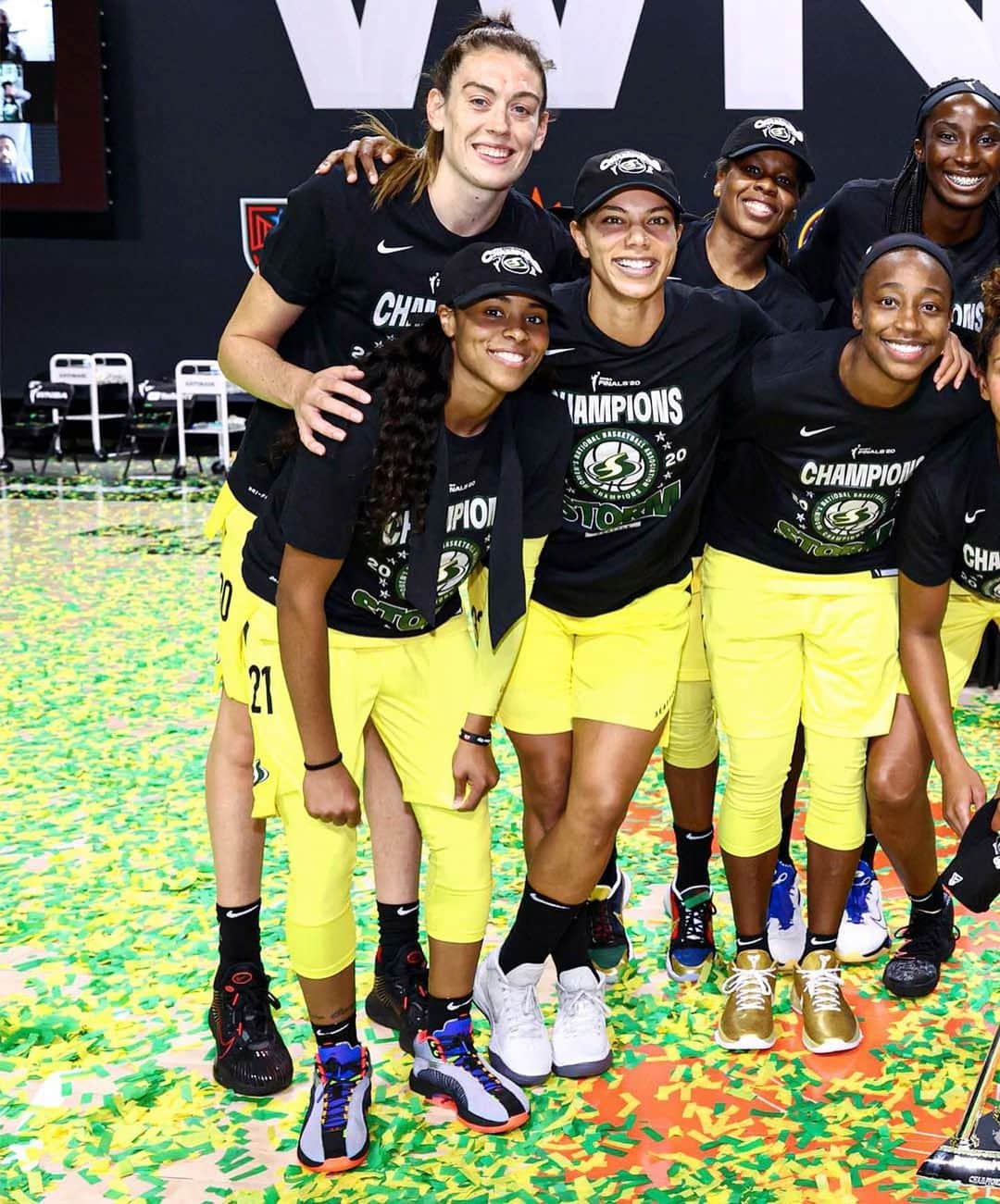 USA Basketballさんのインスタグラム写真 - (USA BasketballInstagram)「Congrats to our 🇺🇸 #USABfamily & the @seattlestorm on winning the 2020 @wnba title!」10月8日 3時02分 - usabasketball