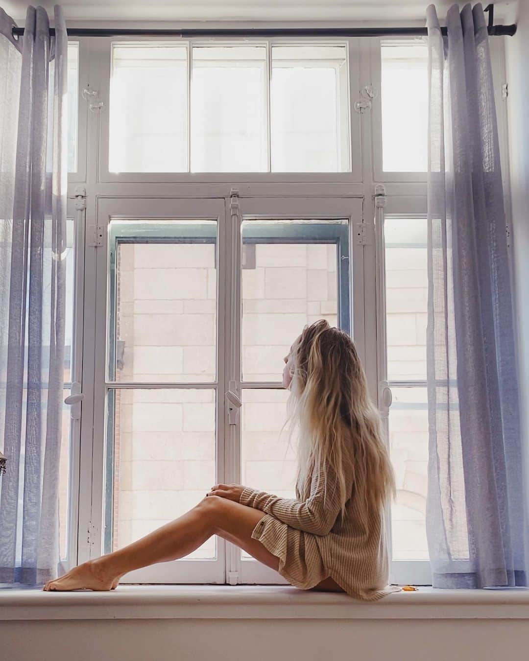 Kalyn Nicholsonさんのインスタグラム写真 - (Kalyn NicholsonInstagram)「Just last week I drove back across Canada in the midst of changing leaves and made a quiet Quebec City pit stop to break up the trip.  With two @airbnb tours and a couple creepy occurrences, I’ve officially landed in Ottawa🍁   watch the whole journey + me facing a thousand legged creature in youtober day 7 🕸」10月8日 3時02分 - kalynnicholson13