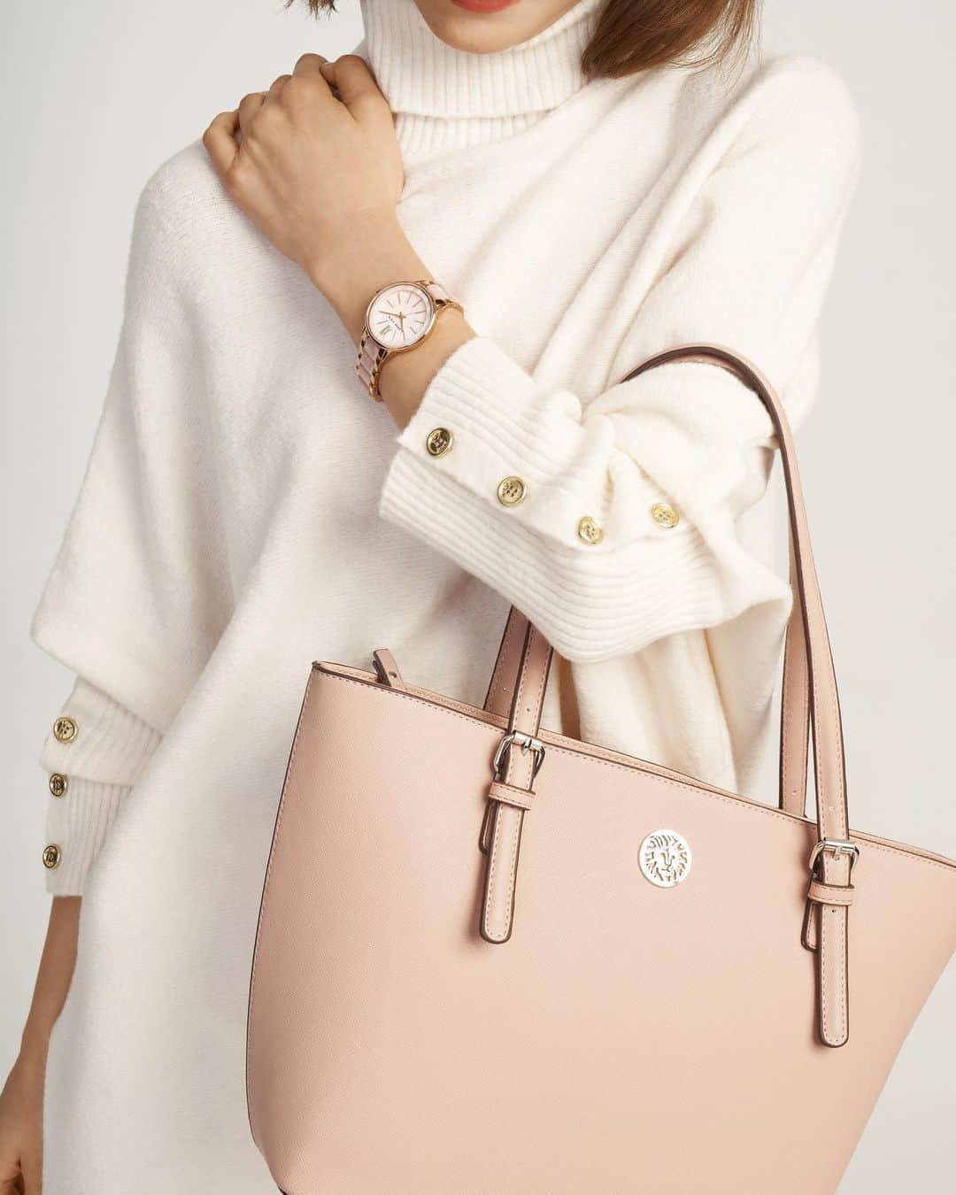 のインスタグラム：「From collection to cause: Making space for essentials and essential change. Shop the #AKxPink collection for breast cancer awareness month at anneklein.com @bcrfcure」
