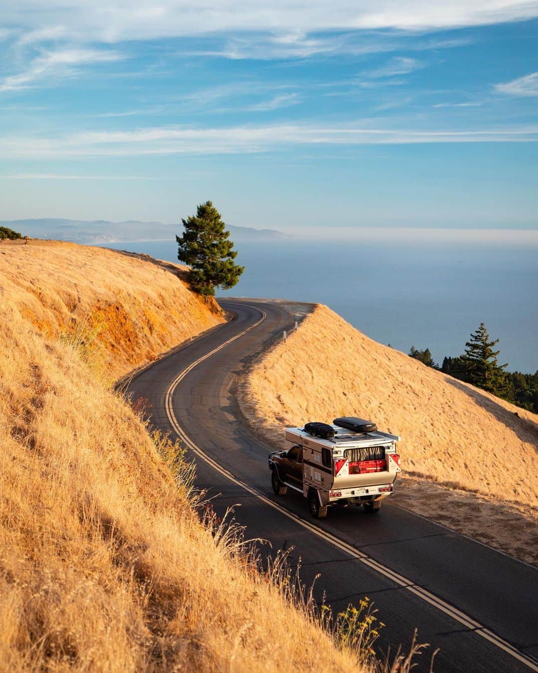 Travis Burkeのインスタグラム：「Cruising up the Western US & hitting some of my favorite spots. This time, it’s a different rig, different season, & different experience all together—yet my passion for road trips and exploring my own backyard has only grown stronger.   #trucklife #vanlife #roadtrips」