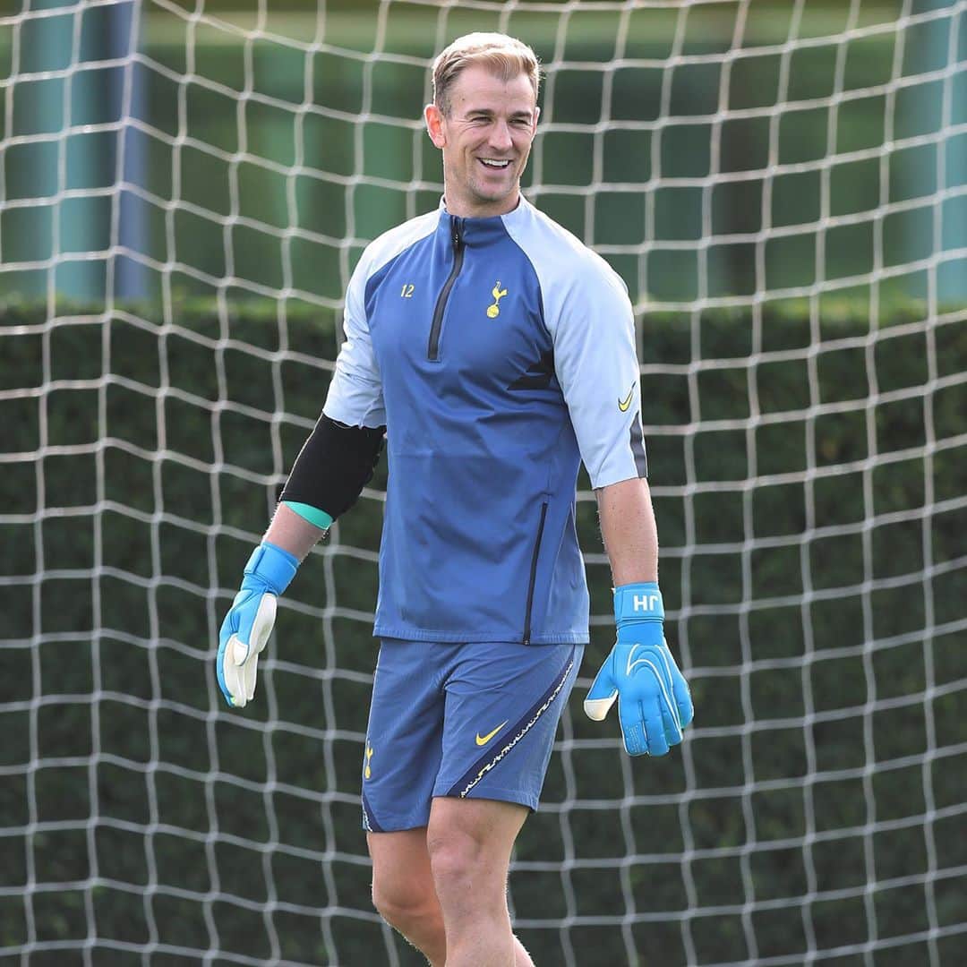 ジョー・ハートのインスタグラム：「Smile 😃☀️🤍#COYS」