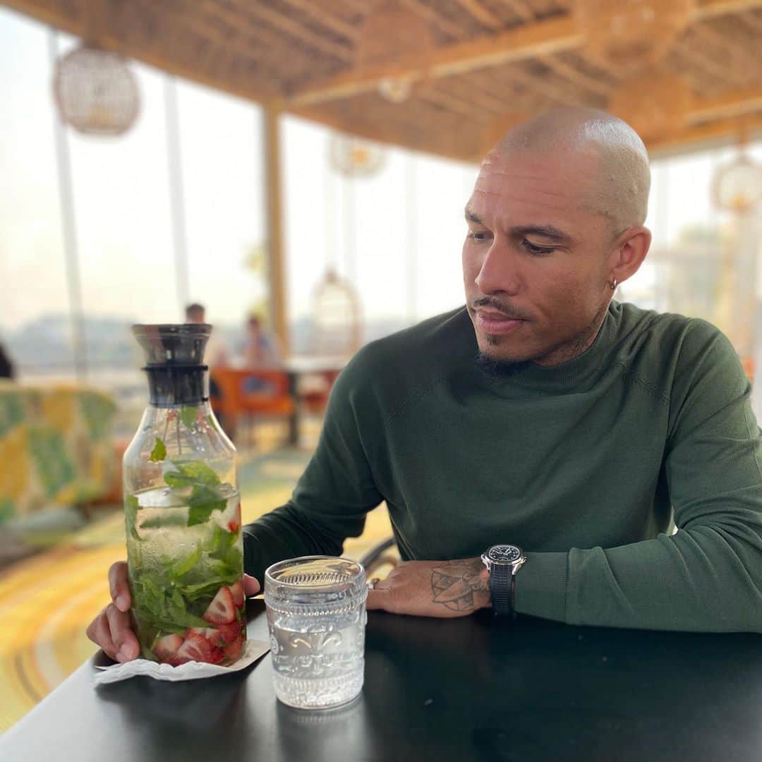 ナイジェル・デ・ヨングのインスタグラム：「Detoxed.」