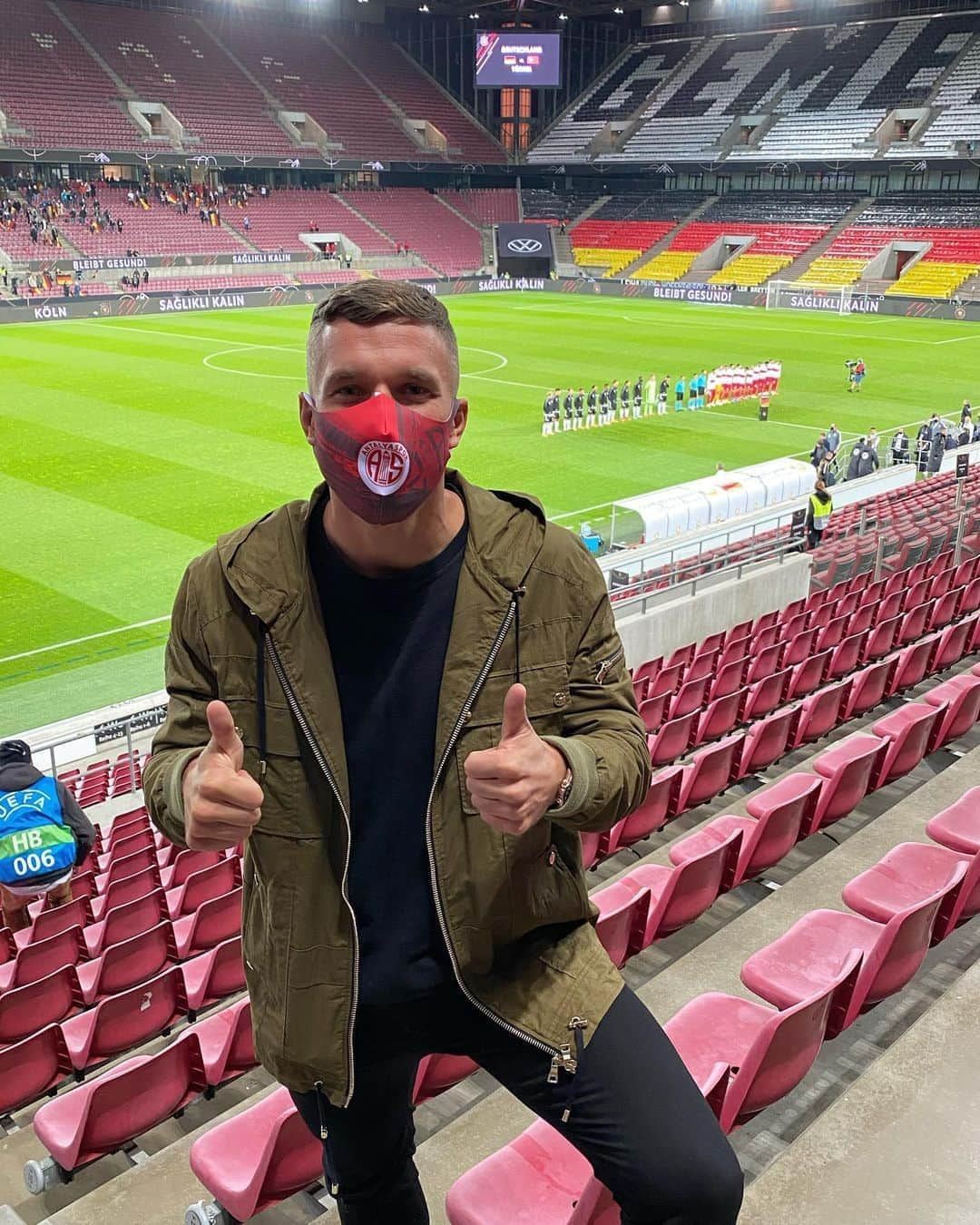 ルーカス・ポドルスキさんのインスタグラム写真 - (ルーカス・ポドルスキInstagram)「Let’s go 🇩🇪🇹🇷⚽️ #köln #lp10 #fussball」10月8日 3時47分 - lukaspodolski