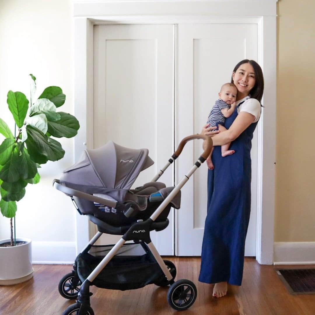 nunaさんのインスタグラム写真 - (nunaInstagram)「TRIV is perfect for city living. 🏙️ From a quick stroll to the corner store or getting across town, TRIV makes life on the go oh so easy. This compact stroller packs up quickly with a one hand fold so you can hold your baby in one hand and fold with the other and pairs perfectly with the new PIPA rx!  📸: Thanks @thedessertsnob for sharing! We love your Nuna style!  #NunaTRIV #NunaPIPArx #NunaMom #carseat #stroller #strollerstrides #cityparents」10月8日 4時00分 - nuna_usa