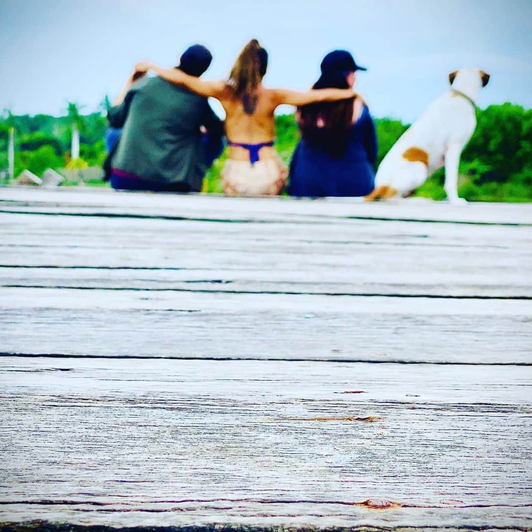 ニア・ピープルズのインスタグラム：「As the 4th pic says: “No Life Guard on Duty” Banned from driving for being the wild banshee I can be at times;)I was able to sit in the back to observe and appreciate what was emerging... 3 mujeres on their first road trip together... What an interesting adventure: 1. Escaping a hurricane 2. Working together to navigate without GPS 3. Negotiating breakfast with malo espanol/Italian/spanglish and face masks for some??? 4. Learning each other’s belief patterns, devotions, fears, strengths, limitations...the stories we tell about who we are and our attachment to form. 5. Choosing how our individual selves want the experience to unfold rather than having it chosen for us. And isn’t this life? It happens in relationship. Our invitation is to honor the LOVE that we are and the expression of it. By asking, “How can this serve my devotion to LOVE?” And then choose... #ADVENTURE #TRAVEL #PLWM #LOVE #FRIENDS #PLL」
