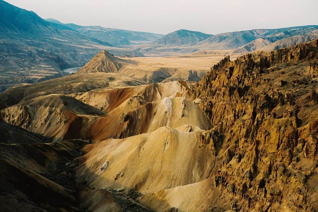 コール・スプラウスのインスタグラム：「Fraser River Valley before the long wash」