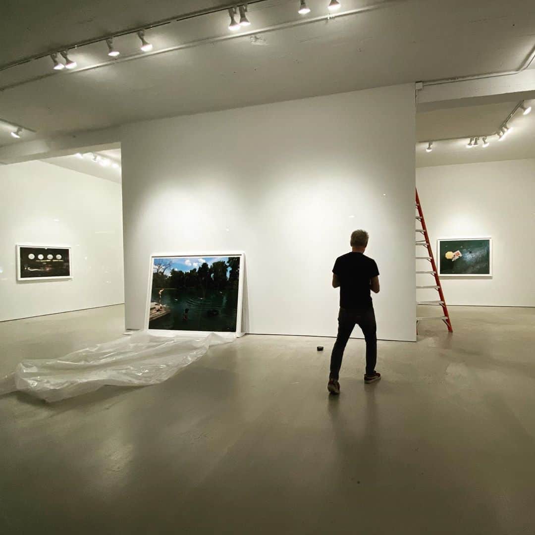 Robert Bingamanさんのインスタグラム写真 - (Robert BingamanInstagram)「Last night, I helped @hawcontemporary hang the final work in a show by @julie_blackmon. It deserves—and will receive—national attention. Timely, beautiful, hopeful, dark. Opens Friday.」10月8日 4時38分 - robertjosiah