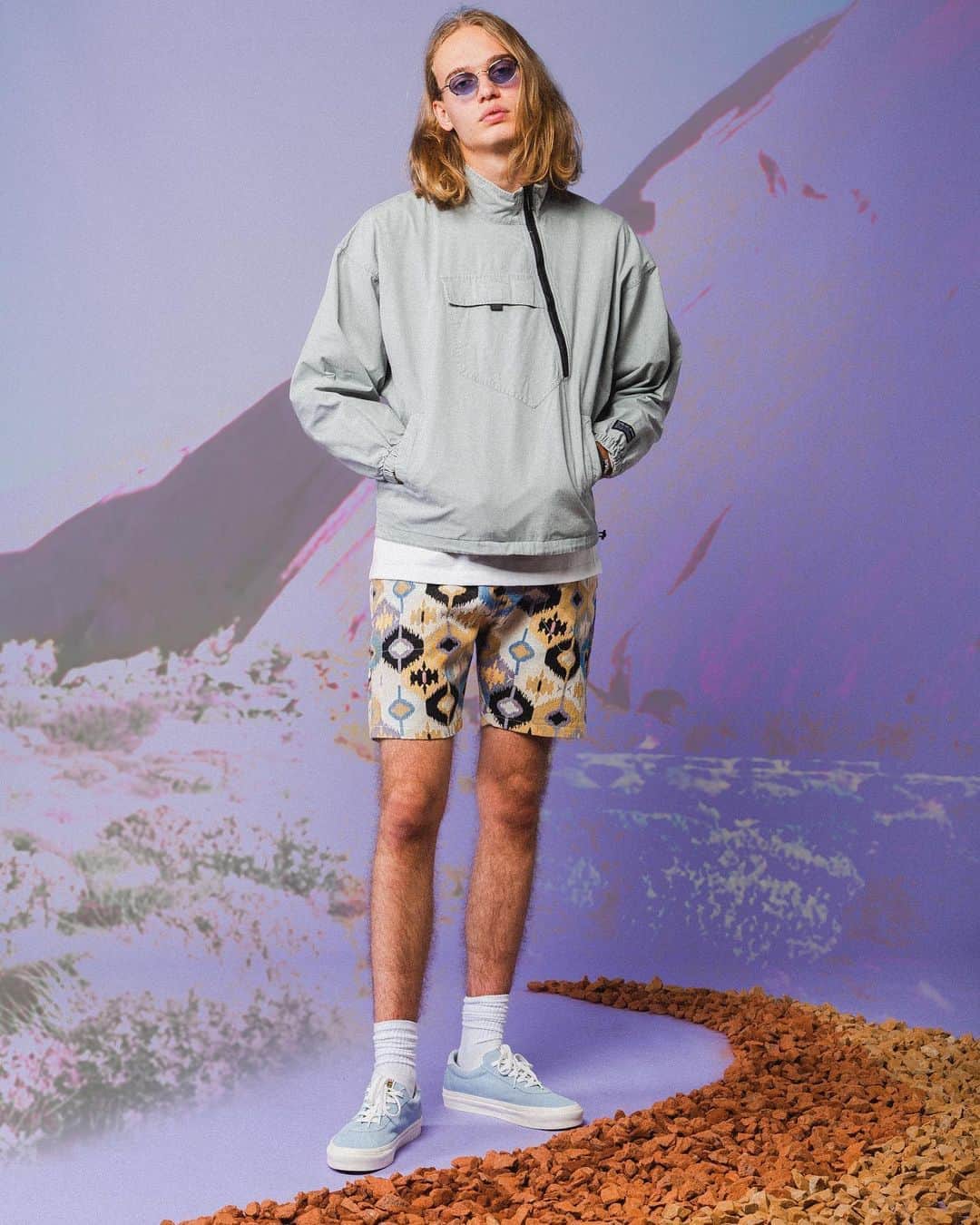パブリッシュブランドのインスタグラム：「Fall in California (sweater and shorts). . . . . #publishbrand #todayfortomorrow #goodvibrations」