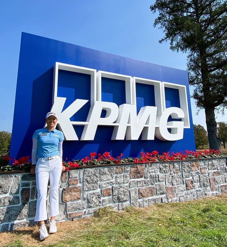 ミンジー・リーのインスタグラム：「Beautiful Falls day at @kpmgwomenspga 😍 Looking forward to a wonderful week at @aroniminkgolfclub 👊🏼 #inspiregreatness」