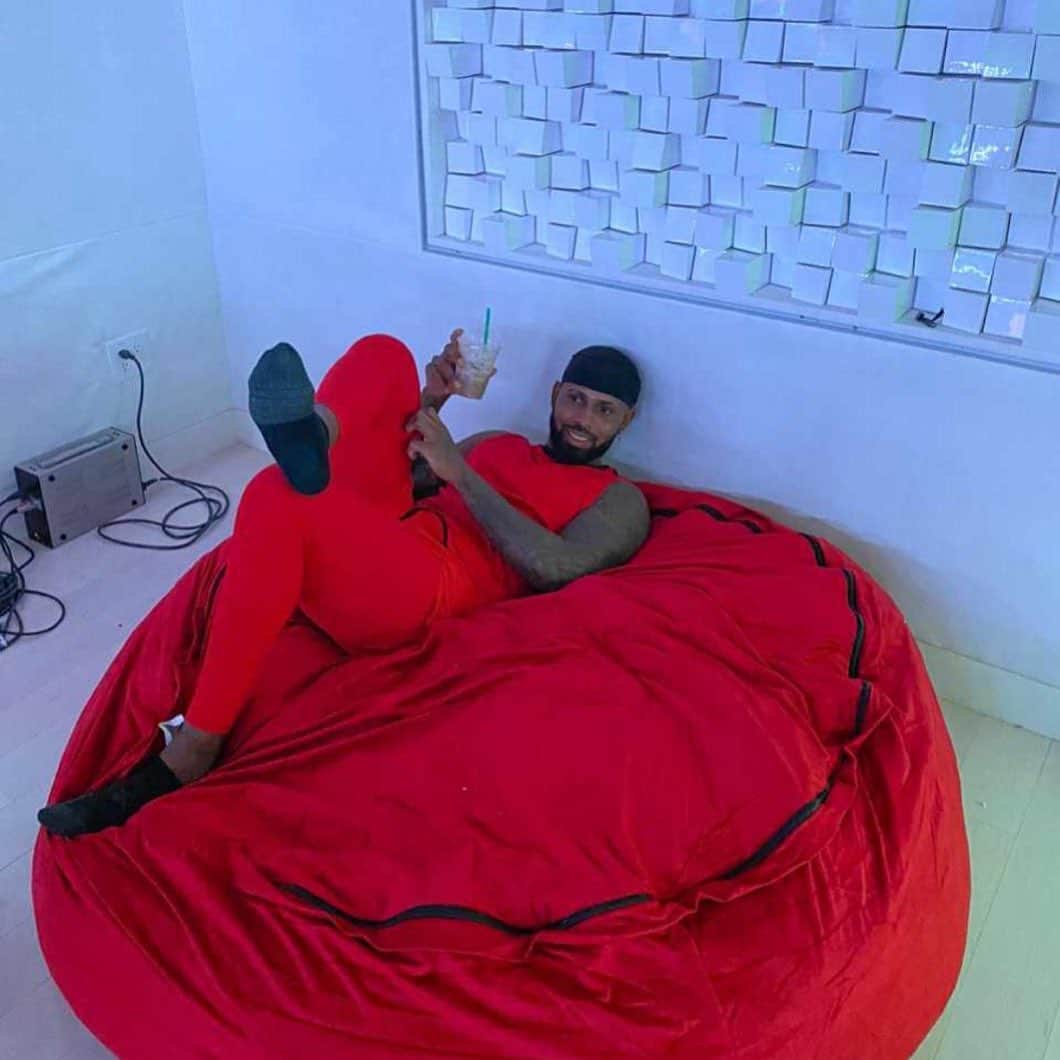 のインスタグラム：「La menstruacion viéndote como haces planes pal fin de semana con el jevo🤷🏿‍♂️😫」