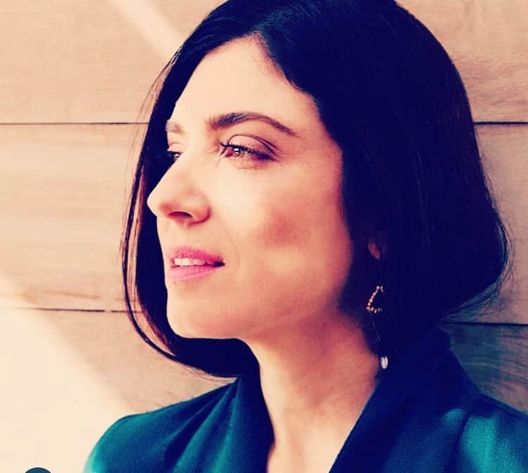 リンジー・クラフトのインスタグラム：「this alarmingly beautiful person @jenpastiloff will be my guest tomorrow night  7pm on #ifeellikewecouldbefriends we’re back. i’m so inspired by this woman. and i’m so excited i get a one on one with her with all of you joining! so yay!!! right here ig live 7pm thurs.」