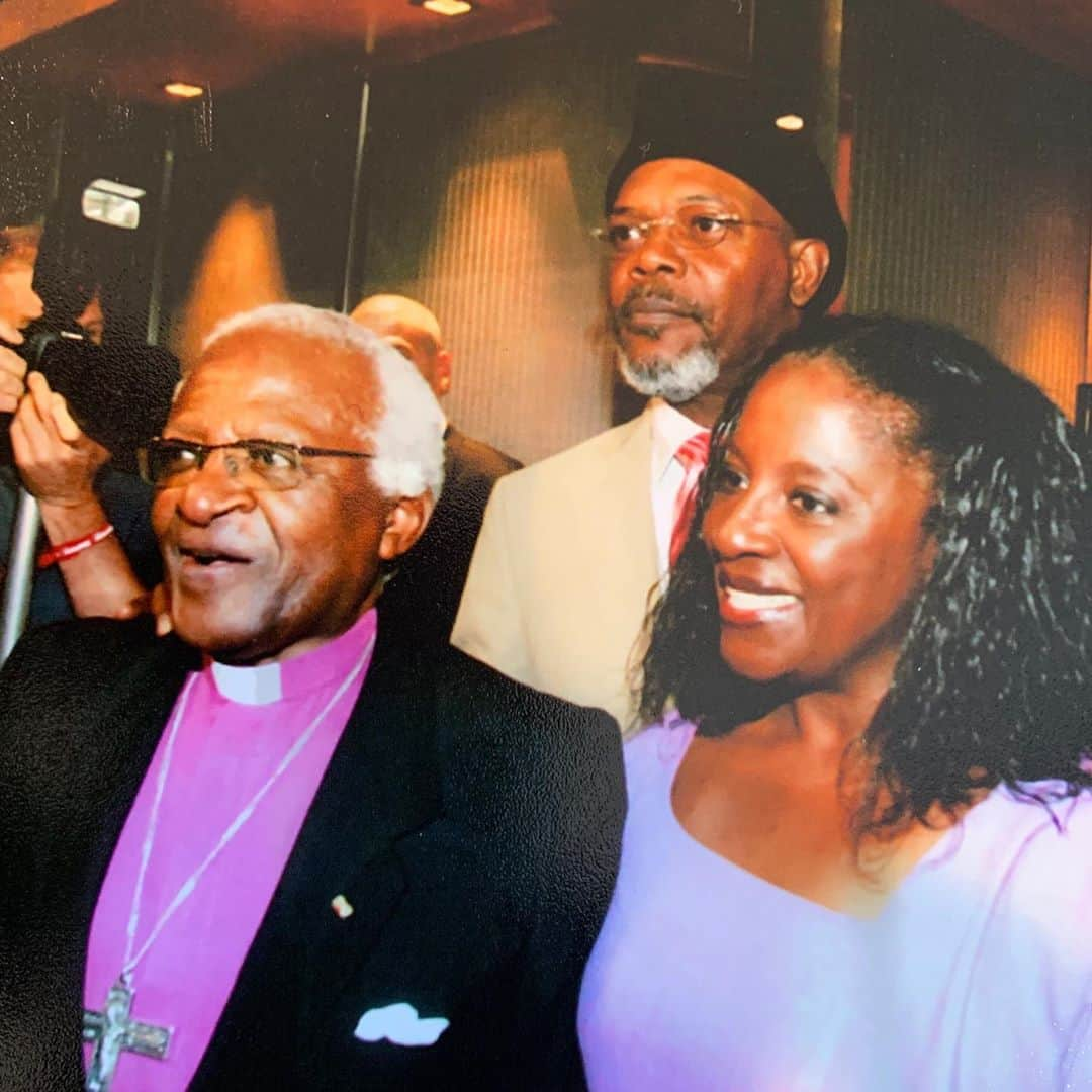 サミュエル・L・ジャクソンさんのインスタグラム写真 - (サミュエル・L・ジャクソンInstagram)「Happy Birthday to the dopest man on the planet, Archbishop @desmondtutu! We love you!」10月8日 5時29分 - samuelljackson