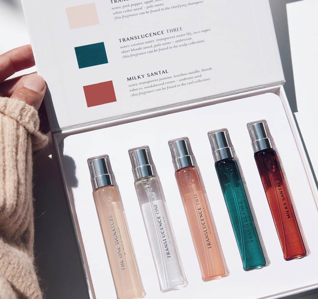 Kristin Essのインスタグラム：「Allow me to introduce the KEH FRAGRANCE DISCOVERY SET for Holiday 2020 @Target 😭💕🎉 Sorry for yelling but I’m excited 🤷‍♀️ This set comes with 5 KEH fragrances in the cutest lil box! I love this because it’s something that you can gift a friend, gift to yourself or break it up and share with whoever you’d like! In the KEH Discovery Set you’ll find...⁣⁣ 👉🏼 The One Signature, this is the scent that’s in the entire Core Collection (the original pink, white, grey + black bottles). ⁣⁣ 👉🏼 Milky Santal, the scent from the Curl Collection. ⁣⁣ 👉🏼 Translucence One, not currently used in a collection but was a holiday exclusive last year which you may remember that I described as the “sexy ghost” 🤣👻 I stand by that statement.⁣⁣ 👉🏼 Tranlucence Two, the scent from the Clarifying Shampoo. ⁣⁣ 👉🏼 Translucence Three, and maybe the MOST requested... from the Scalp Collection!!⁣⁣ All of the individual fragrance notes are listed for you right inside the box.🤍 $25 available ONLY on Target.com starting 10/25 {UPDATE: now launching 11/8 on target.com}」