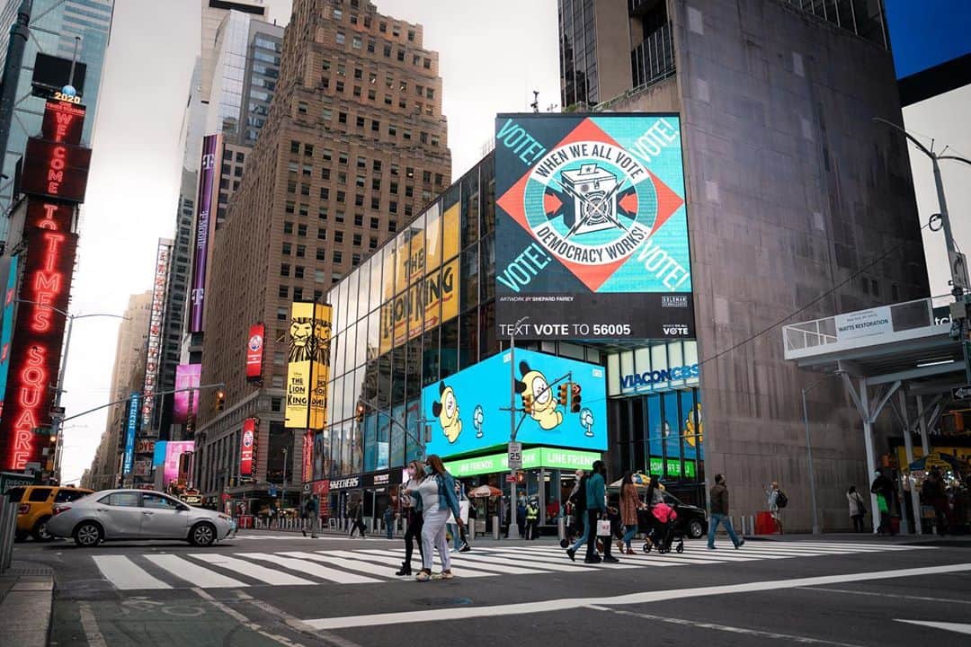 Shepard Faireyのインスタグラム：「The art I created for @goldmanglobalarts and @whenweallvote’s digital mural campaign is now up at several cities across the nation! ⁠ Democracy only works when we participate. We’re only 27 days away from Election Day… make sure you’re registered and get to the polls! -Shepard  📷: Times Square - @jerometraveller San Francisco - @oraclepark Miami - @zugroup_inc  #VOTE #WhenWeAllVote #TimesSquare #SanFrancisco #Miami #Chicago #WashingtonDC #obey #obeygiant #shepardfairey」