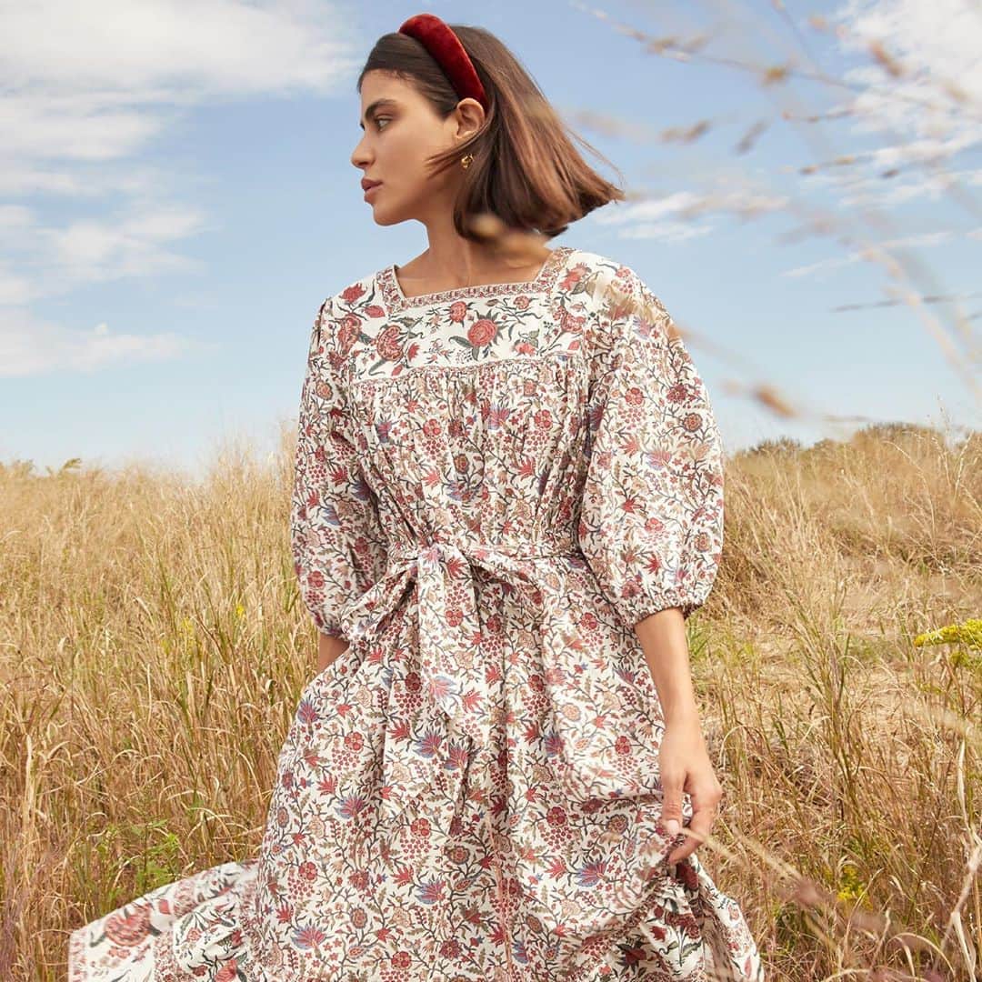 レフラーランドールのインスタグラム：「So in love with our new floral house dress, Juliana 🌹」
