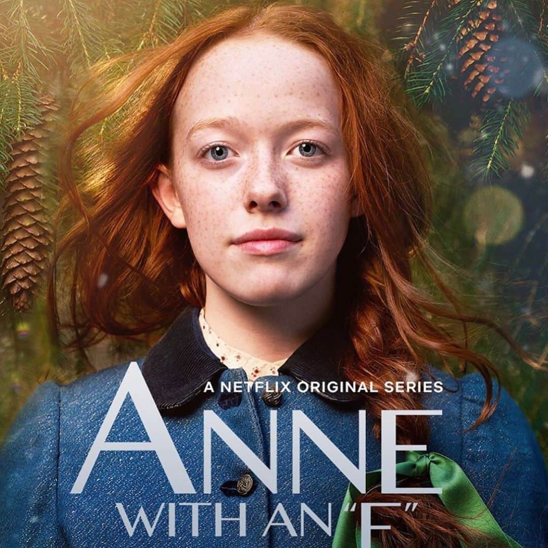 Mariana Riosのインスタグラム：「Essa série mexeu muito comigo. Acho que pelo fato de ter visto nela ( Anne) tanto da menina que fui. Ou talvez da minha criança interna. As fantasias, os sonhos, o olhar tentando visualizar sempre algo que fizesse diferença aqui dentro. E foi isso que essa personagem fez comigo. Mexeu com minha alma. Com meu sorriso, minha emoção. Me fez querer morar no campo e passar por inúmeras árvores antes de chegar na pequena escola. Me fez sonhar mais um pouco. O último capítulo foi como uma despedida, daquelas que você não quer que aconteça, mas que sente o valor de cada segundo vivido. Queria dividir com vocês! Em meio a tanta coisa acontecendo, foi como ter um respiro. Ou melhor, um suspiro de esperança. É só uma série! Assista e você vai entender! 💓」