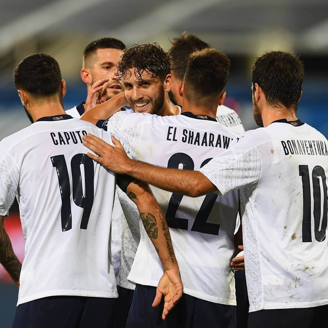 ロベルト・マンチーニさんのインスタグラム写真 - (ロベルト・マンチーニInstagram)「La mentalità è quella giusta. Bella prestazione 🇮🇹🇲🇩 #ItaliaMoldova #Mancio #Azzurri #VivoAzzurro」10月8日 6時16分 - mrmancini10