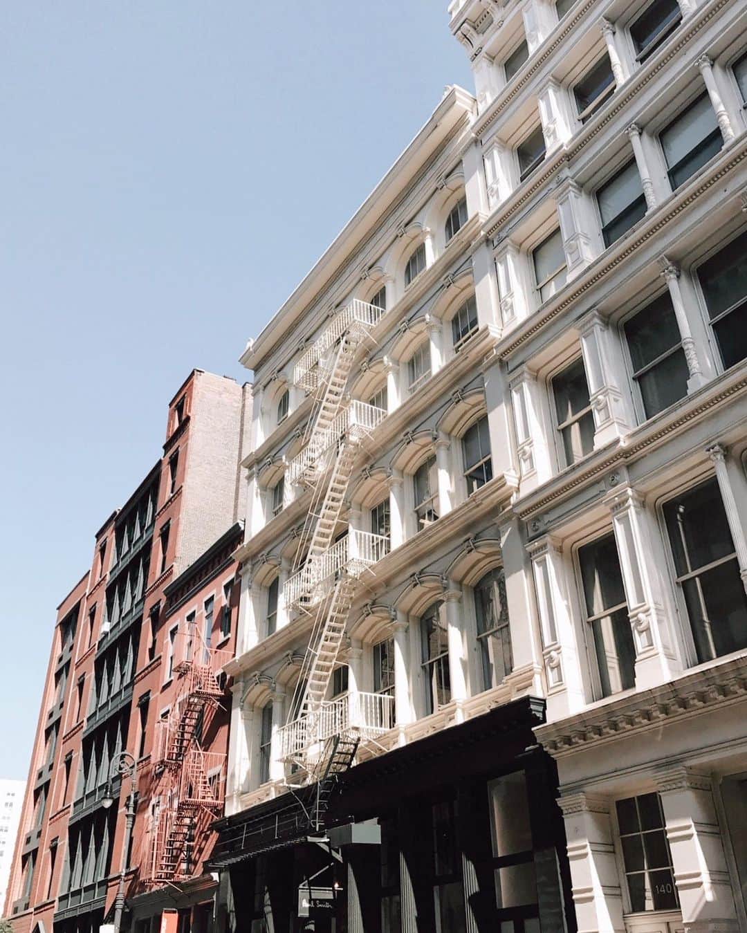 ボトキエのインスタグラム：「Still our favorite city 🖤 #nyc」