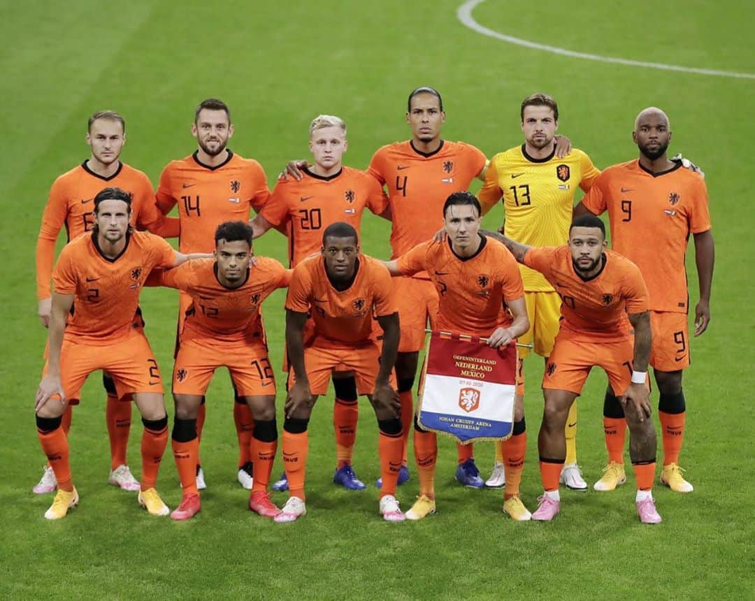 ティム・クルルのインスタグラム：「Disappointed with the result.. But never been more proud to wear this shirt again after 5 years.. #nevergiveup 🇳🇱🦁」