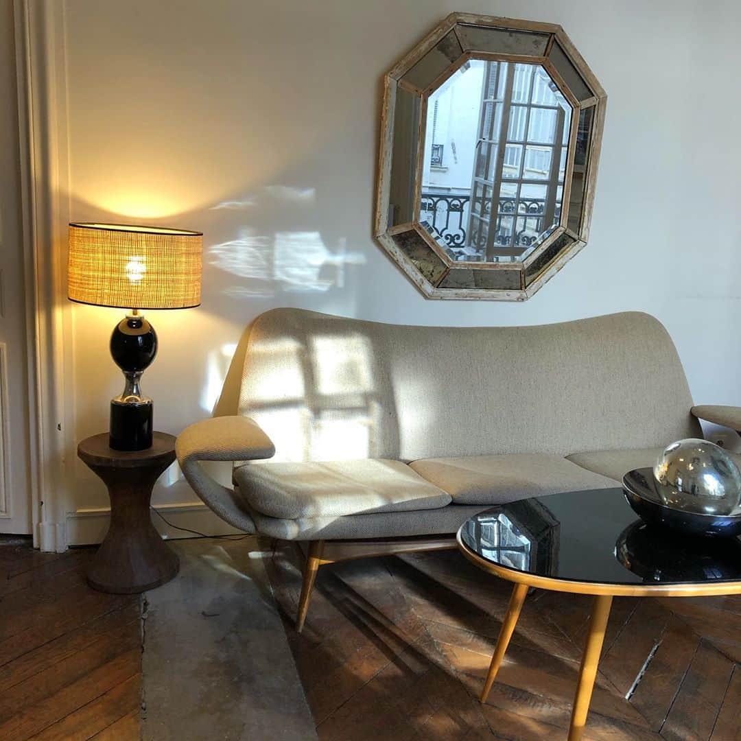 マーティン グラントのインスタグラム：「Showroom SS21 Martin Grant Paris light」