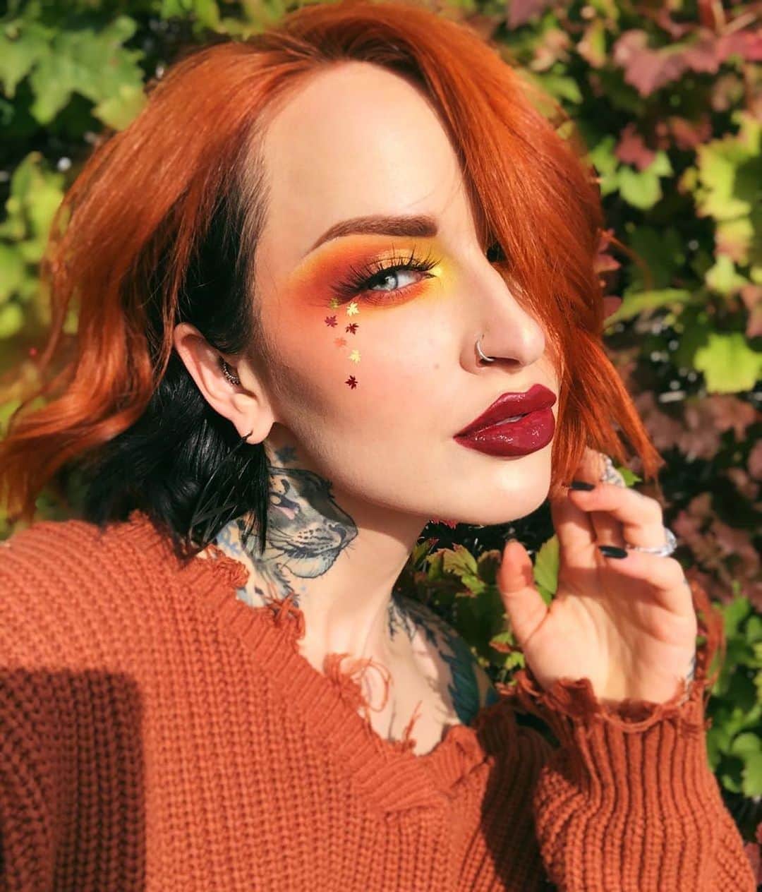 M·A·C Cosmetics Canadaさんのインスタグラム写真 - (M·A·C Cosmetics CanadaInstagram)「Fall is in the air — and in M·A·C Artist @elporter’s makeup look 🥰 Get fall without the fallout using these warm eyeshadow shades featured in her look: ❤️ Powder Kiss Eye Shadow in Devoted to Chili (rusty brown) 🧡 Powder Kiss Eye Shadow in So Haute Right Now (bright blood orange) 💛 Eyeshadow in Memories of Space (bright canary yellow) 🤎 Dazzleshadow Extreme in Objet D’Art (electric ochre with silver sparkle) We’re giving thanks, to you! Enjoy a complimentary mascara ($31 value) with the purchase of any two eyeshadows for a limited time. 🔗 in bio for more details! #MACPowderKiss #MACEyeshadow #FallMakeup」10月8日 6時45分 - maccosmeticscanada