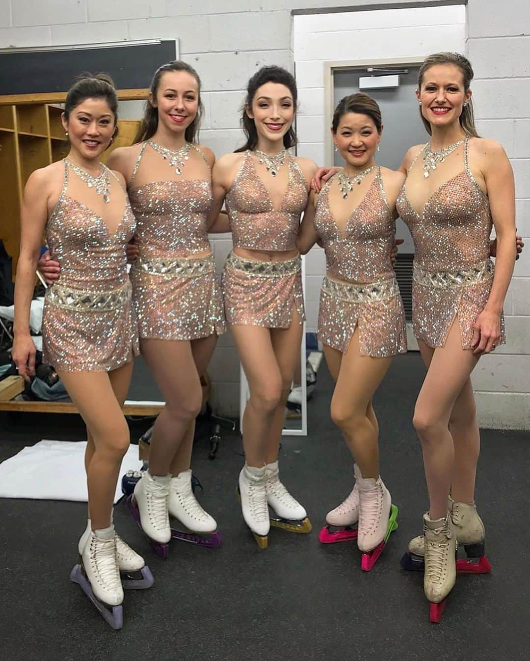 メリル・デイヴィスさんのインスタグラム写真 - (メリル・デイヴィスInstagram)「They say meeting your idols isn’t always a good idea... well, when it comes to @kristiyamaguchi, that couldn’t be further from the truth. Icon status aside, you won’t meet a kinder, lovelier, or more humble human. (She’s also hilariously silly and loves to dance!)💃🏻 While we can’t all be together to celebrate in-person galas or enjoy live skating shows right now, Kristi and her @alwaysdream foundation will be broadcasting a virtual event on Oct 21st! You can visit the link in my bio to sign up for the event. ⛸ This broadcast will support the work Kristi’s Always Dream Foundation is doing to provide early childhood literacy tools for families in need. Hope you’ll join us! Xo」10月8日 6時47分 - meryledavis