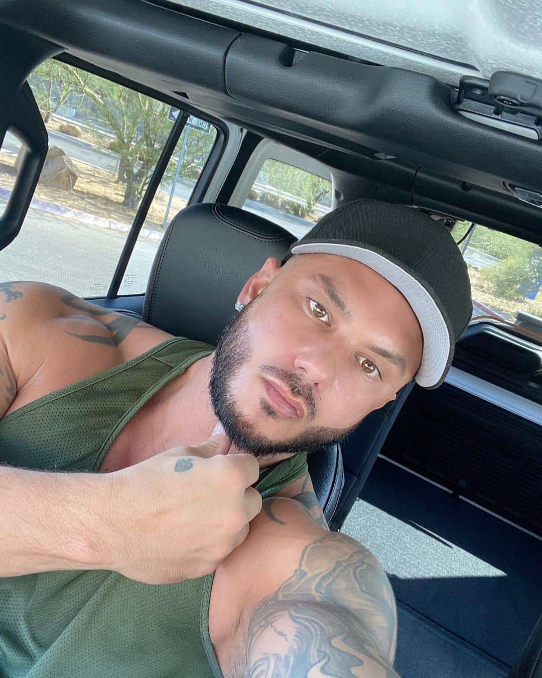 Pauly Dさんのインスタグラム写真 - (Pauly DInstagram)「Quarantine Beard Hits Different.......」10月8日 7時00分 - djpaulyd