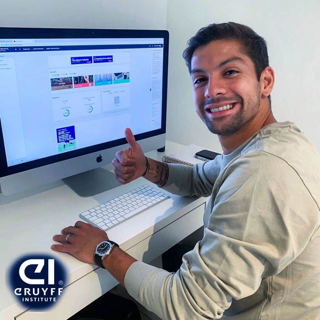 クリスチャン・ガンボアのインスタグラム：「Muy contento de continuar mis estudios en #johancruyffinstitute ahora con el Master en Gestión Deportiva 🙌🏽🤙🏻👊🏽🤝」