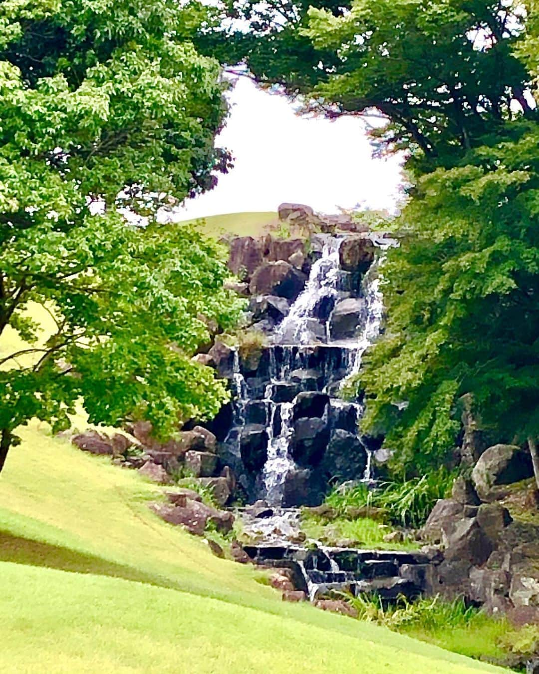 箕輪玖美さんのインスタグラム写真 - (箕輪玖美Instagram)「ちょっとご無沙汰のメンバーコース⛳️  調子良かったハズが、ショートでまさかの＋6… 結局100オーバー😂  紅葉にはまだ早かったけど、満開の金木犀の香りに包まれた、ご機嫌な1日でした🥰  #メイプルポイントゴルフクラブ  #メンバーコース #ゴルフ女子  #ゴルフ好きな人と繋がりたい #山梨 #アウトドア大好き #スポーツの秋  #金木犀 #モデル #箕輪玖美」10月8日 7時12分 - kumi.111