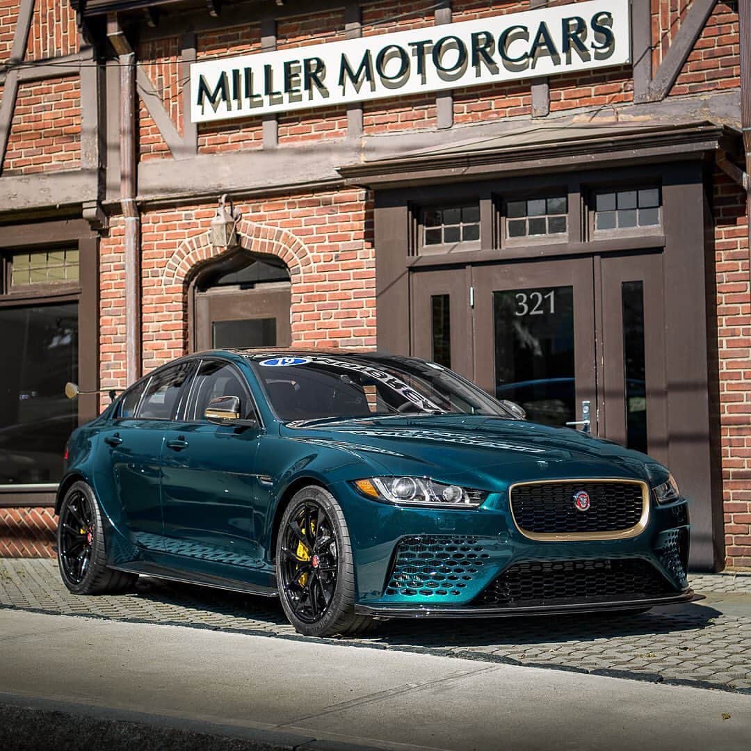 CarsWithoutLimitsさんのインスタグラム写真 - (CarsWithoutLimitsInstagram)「Jaguar Project 8  Photos @knutemotorsport  @millermotorcars  #carswithoutlimits #jaguar #project8」10月8日 7時33分 - carswithoutlimits