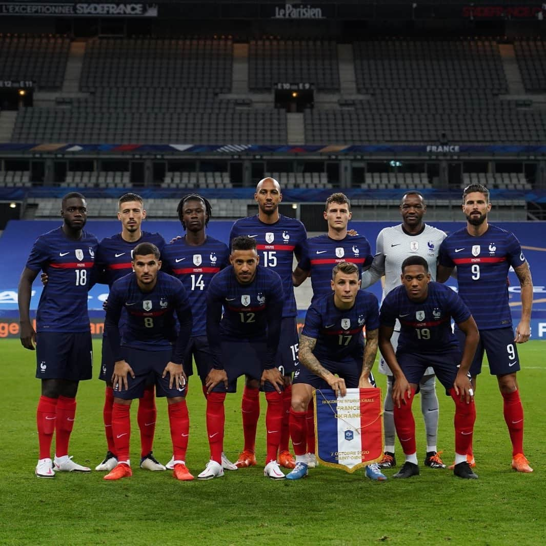 スティーヴ・マンダンダのインスタグラム：「🔵⚪️🔴 @equipedefrance #fierdetrebleu」