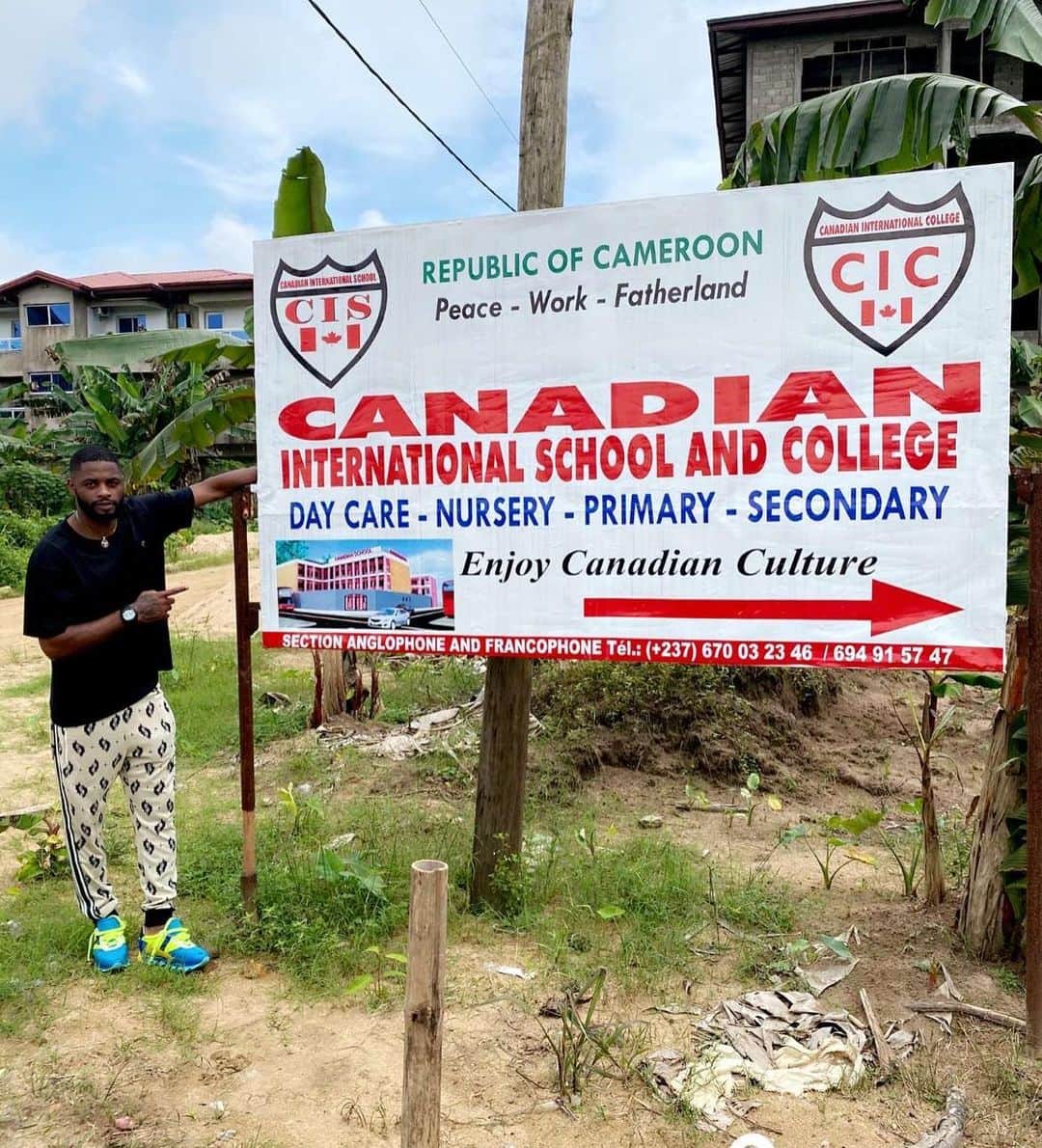のインスタグラム：「I am delighted to have finished this project which was so close to my heart to make my small share of contribution in our beautiful and dear country I present to you canadian school contact tel:670032346. #essosnerajamaisbastos」