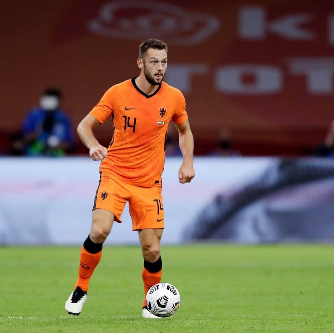 ステファン・デ・フライのインスタグラム：「Disappointed result, but happy to wear this shirt again after 2 years 🇳🇱🔶 @onsoranje #NEDmex」