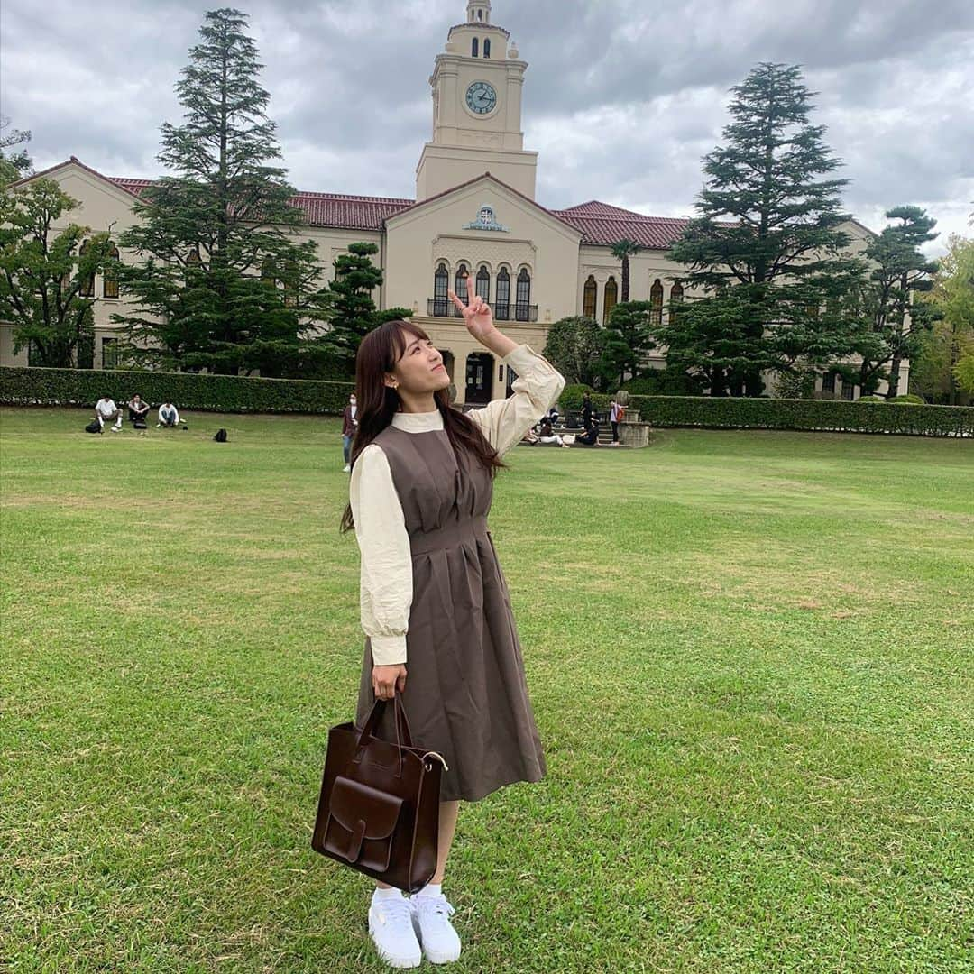 山本瑠香さんのインスタグラム写真 - (山本瑠香Instagram)「関学で写真撮るとき いっつも曇ってる☁️笑  もっと晴れてるときに撮りたい〜☀️笑  #ミス関学 #関学 #ミスキャンパス関西学院 #関西学院大学 #中央芝生 #中芝 #芝生 #キャンパスライフ  #女子大生 #秋コーデ #秋服 #ブラウンコーデ」10月8日 18時37分 - mckg2020_no3