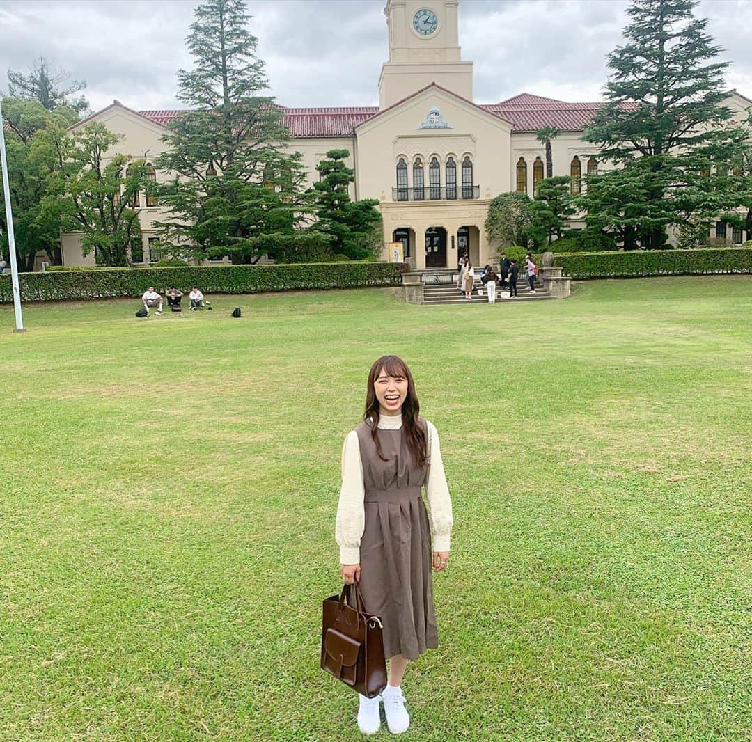 山本瑠香さんのインスタグラム写真 - (山本瑠香Instagram)「関学で写真撮るとき いっつも曇ってる☁️笑  もっと晴れてるときに撮りたい〜☀️笑  #ミス関学 #関学 #ミスキャンパス関西学院 #関西学院大学 #中央芝生 #中芝 #芝生 #キャンパスライフ  #女子大生 #秋コーデ #秋服 #ブラウンコーデ」10月8日 18時37分 - mckg2020_no3