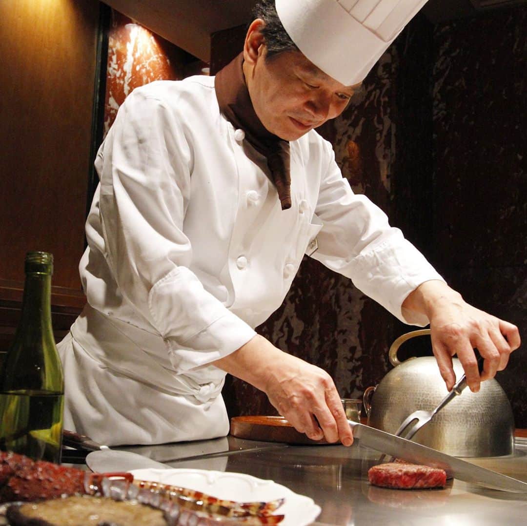 The Peninsula Tokyo/ザ・ペニンシュラ東京さんのインスタグラム写真 - (The Peninsula Tokyo/ザ・ペニンシュラ東京Instagram)「今月、ホテル5階に鉄板焼「HIBIYA mon cher ton ton（日比谷モンシェルトントン）」がオープンしました。日本料理の老舗「瀬里奈」が展開するこちらのレストランでは、厳選された高級食材、それを熟練のシェフたちが目の前で調理しているシーン、ごちそうの香りと音などを心ゆくまでお楽しみいただけます。😊   We are pleased to announce that 'HIBIYA mon cher ton ton' opens its door, nestled on the 5th floor at The Peninsula Tokyo. Touching all your senses with Teppanyaki, the restaurant offers exquisite delicacies ranging from renowned Kobe beef to seafood😊」10月8日 17時13分 - thepeninsulatokyo