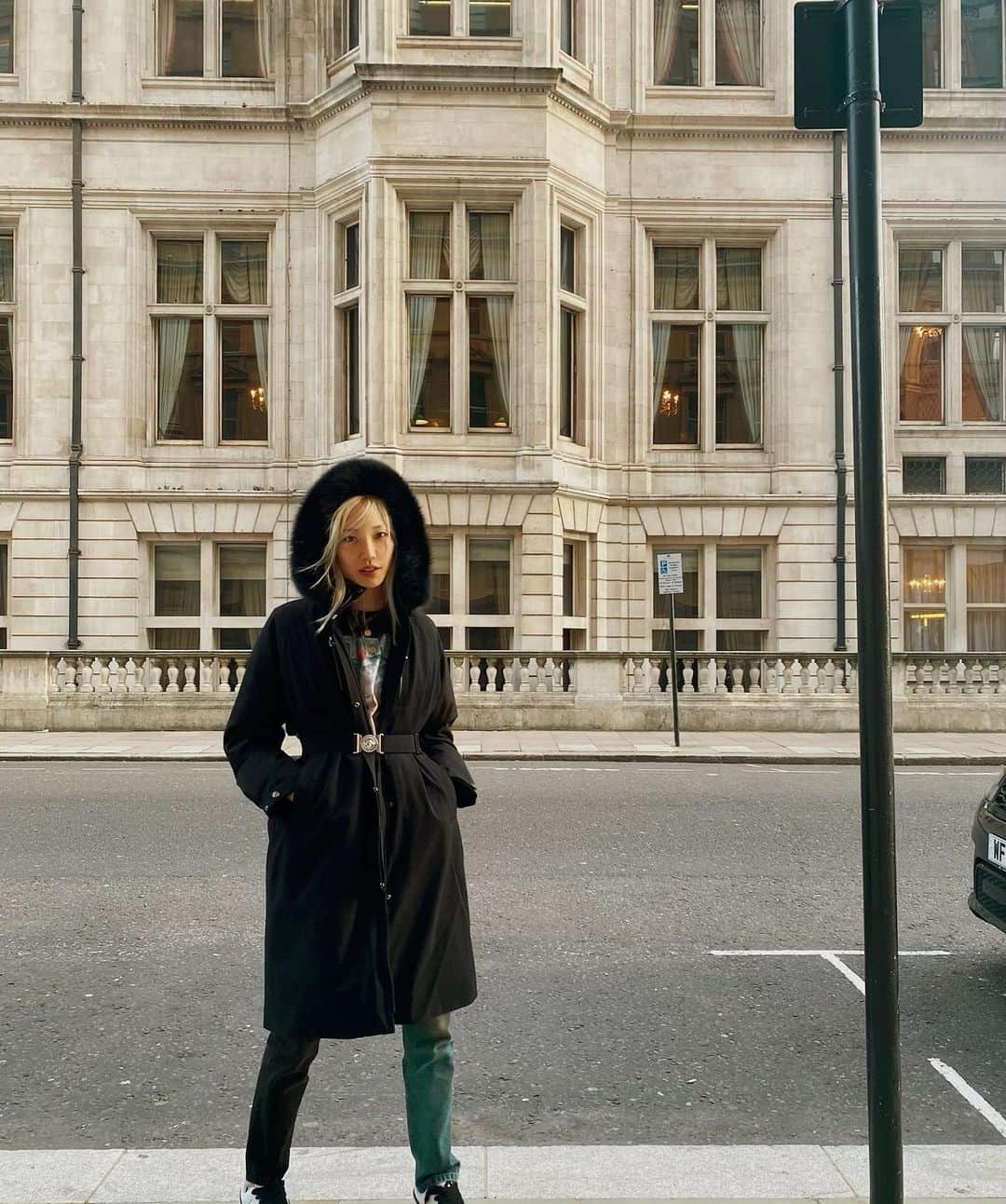 パク ・スジュのインスタグラム：「Cheerio to this puffer coat saving me from freezing my “arse” off out here🧊💂🏼‍♀️@descente_kr #데상트 #데상트immu다운 #광고」