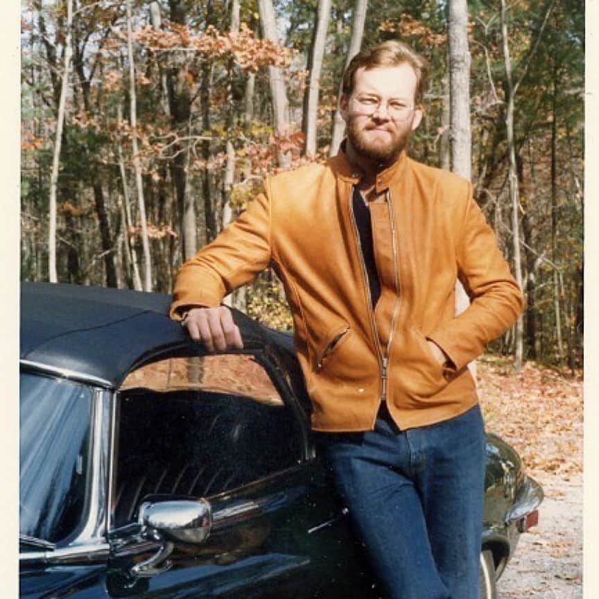 バンソンさんのインスタグラム写真 - (バンソンInstagram)「Mike Vanson, #vansonleathers owner wearing a jacket #modelA in #1974 in the famous color driftwood tan, now called whisky. If you like classics order now!  #vansonjacket #leatherjacket #throwback🔙 #heirloomquality #jaguar #typeA #throwbackthursday #tbt」10月8日 17時16分 - vansonleathers