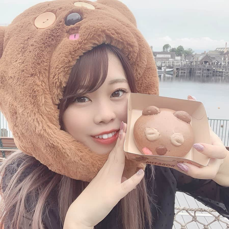 りなてぃんのインスタグラム：「˗ˏˋ🐻🤎🤍🤎🐻ˎˊ˗ ㅤㅤ 久しぶりのユニバ〜🌎！！ ㅤㅤ ずっと気になってた ティムのぬいぐるみハット🧸と ティムまんGETした〜🤍🤍🤍 ㅤㅤ 可愛すぎる(⸝⸝o̴̶̷᷄ ·̭ o̴̶̷̥᷅⸝⸝)💭🤎🤎🤎 ㅤㅤ くま好きだから絶対GETしたいって 思ってたから嬉しいよー！！ ㅤㅤ みんなはなんのキャラクターが好き？ ㅤㅤ 私はティム、アビーちゃん、モッピーが好き！  　ㅤㅤ あ、マツエク久しぶりにつけたよ！！  YouTubeにも載せた渋谷ドンキの近くの (@dazzy_lash )さんでお願いしたよー！🤍🤍  ㅤㅤ  ＊デザイン詳細＊ ｜Design：ナチュラル ｜フラット付け放題、下付け放題 ｜太さ 上0.15 / 下0.15 ｜長さ 上11-12-12 / 下7mm ｜カール 上Cカール / 下Jカール ｜本数 上 100本 / 下30本 ｜金額 5,000円(税込) ｜所要時間 1時間半 ㅤㅤ 詳しくはYouTubeみてね！ (@rinateen_max ) ㅤㅤ ㅤㅤ 𓂃 𓈒𓏸 ㅤㅤ  𖤣𖥧𖥣｡𓈒𓂃  𝗳𝗼𝗹𝗹𝗼𝘄 𝗺𝗲🧺𓂃 𓈒𖤣𖥧𖥣 ………………………………………… 　　˗ˏˋ 📜𝕐𝕠𝕦𝕋𝕦𝕓𝕖  ˎˊ˗ 　「りなてぃん」で検索🔍　　 ………………………………………… 　˗ˏˋ 𝕚𝕟𝕤𝕥𝕒𝕘𝕣𝕒𝕞 🤍𝕋𝕨𝕚𝕥𝕥𝕖𝕣ˎˊ˗ 「　　@rinateen_max 」 …………………………………………  ㅤㅤ #ユニバコーデ #ユニバーサル #ユニバーサルスタジオジャパン  #usj #usjコーデ #ユニバーサル  #ユニバデート #ユニバ写真部  #ユニバ好きと繋がりたい #ティム #ティムコーデ #ブラウンコーデ  #dazzylash #dazzy #日本一安いマツエクサロン」