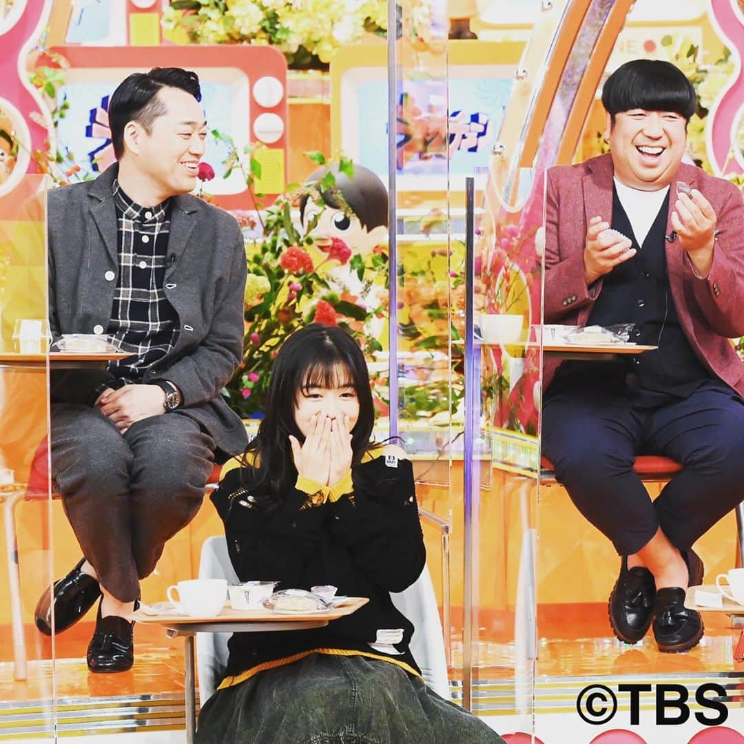 TBS「ジョブチューン」さんのインスタグラム写真 - (TBS「ジョブチューン」Instagram)「今週の「ジョブチューン」（TBS系列）は！ ⭐️ 『セブン-イレブンのスイーツを超一流のスイーツ職人がジャッジ！雪辱のリベンジマッチ🔥 ▼「金のシリーズ」冷凍ピッツァ&カレー、衝撃の製造工場と超簡単アレンジレシピ大公開です！  10/10（土）よる7時00分〜放送です！ 皆さん、どうぞお楽しみに🌈✨  ⭐️新・火曜ドラマ「この恋あたためますか」より森七菜さんにお越しいただきましたー👏 スイーツをほおばる姿が可愛い七菜さん🍰 ドラマは10/20から放送です✨お見逃しなく‼︎  #ネプチューン #名倉潤 #原田泰造 #堀内健　#バナナマン #設楽統 #日村勇紀 #土田晃之 #田中みな実 #森七菜 #石塚英彦 #朝日奈央 #芸人 #ジョブチューン #tbs #バラエティ #セブン #セブンイレブン #スイーツ #金のシリーズ #ビーフカレー #ピザ #火曜 #ドラマ #この恋あたためますか #恋あた」10月8日 17時42分 - jobtune_tbs