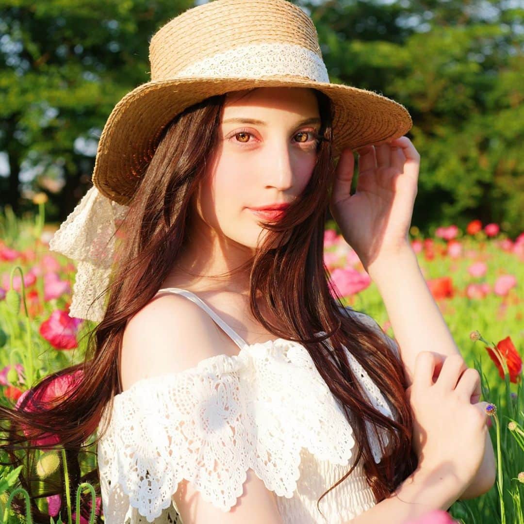 のインスタグラム：「ポカポカ陽気で癒される写真達😽✨  #ポピー畑　#暖かい #ポカポカ #ポトレ #ポートレート」