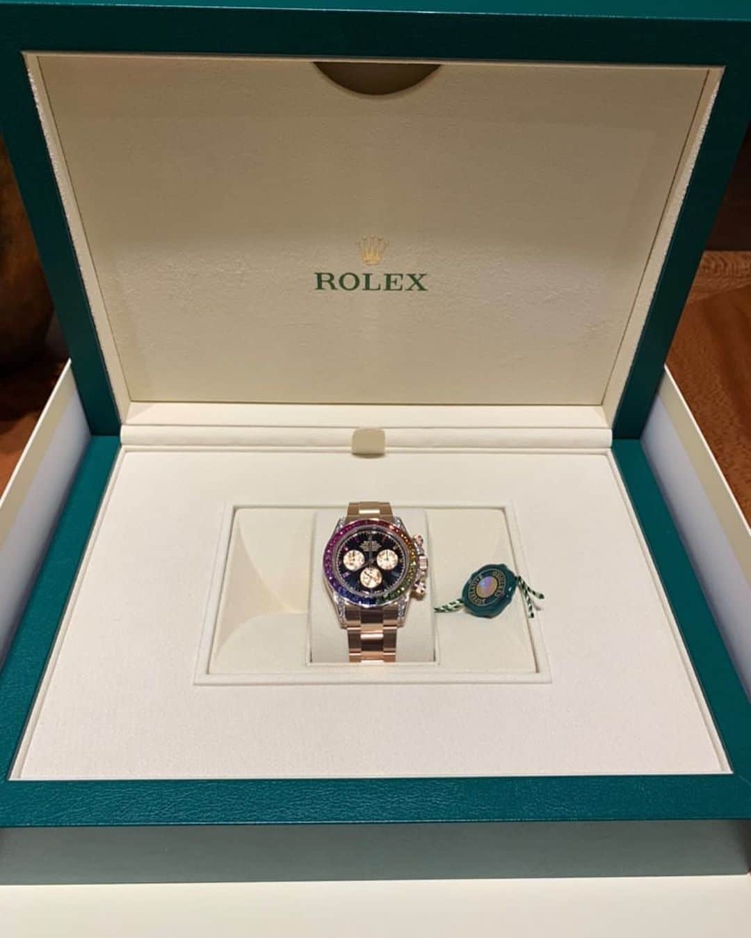 WATCHMANIAさんのインスタグラム写真 - (WATCHMANIAInstagram)「When you got a call from your AD 😍 Congratulations @watchdrum 👌👌  #rolex #rolexrainbow #rainbowdaytona」10月8日 17時49分 - watchmania