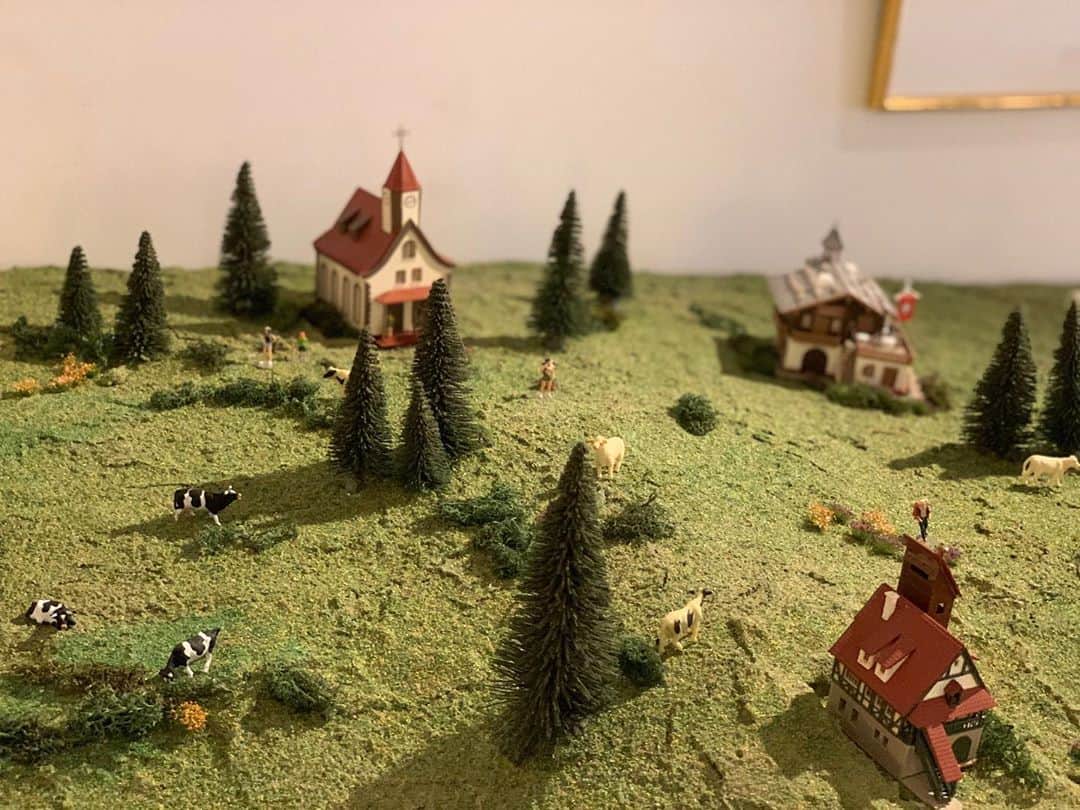 のインスタグラム：「牧場とお家🏠  #🐄 #farm #cattleranch #cattlefarm #figure #miniature #ミニチュア #cute #minimum」