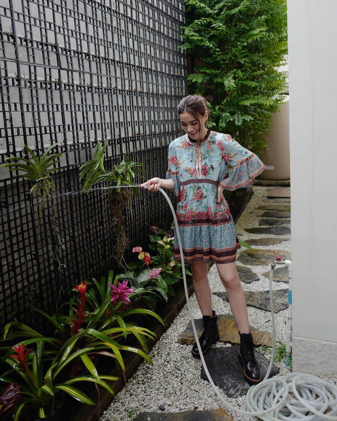 キンバリー・アン・ウォーテマス・ティアムシリのインスタグラム：「ปลูกทีไรตายทุ้กที 🌺🌿🍃 #ใครรู้ได้โปรดแนะนำนะคะ」